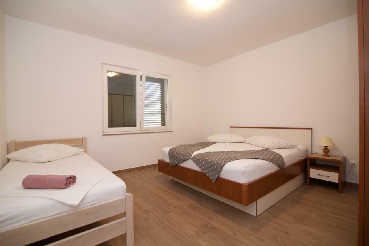 Apartments Fjaka 스베티필립아이자코브 외부 사진