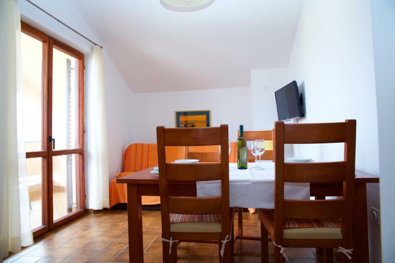 Apartments Fjaka 스베티필립아이자코브 외부 사진
