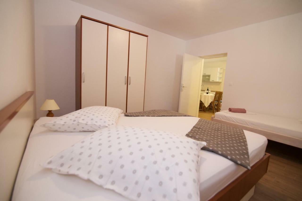 Apartments Fjaka 스베티필립아이자코브 외부 사진